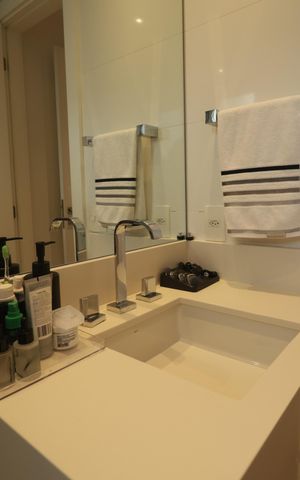 Apartamento à venda com 189m², 4 quartos e 3 vagasBanheiro da Suíte 2