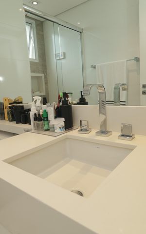 Apartamento à venda com 189m², 4 quartos e 3 vagasBanheiro da Suíte 2