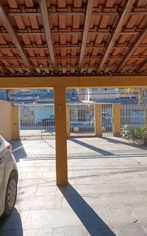 Casa para alugar com 200m², 2 quartos e 4 vagas Casa para alugar com 200m², 2 quartos e 4 vagasGaragem