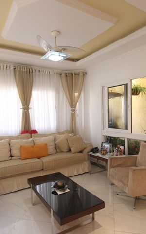 Casa de condomínio à venda com 200m², 4 quartos e 3 vagasSala