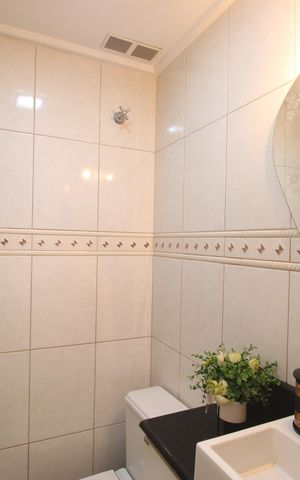 Casa de condomínio à venda com 200m², 4 quartos e 3 vagasBanheiro social
