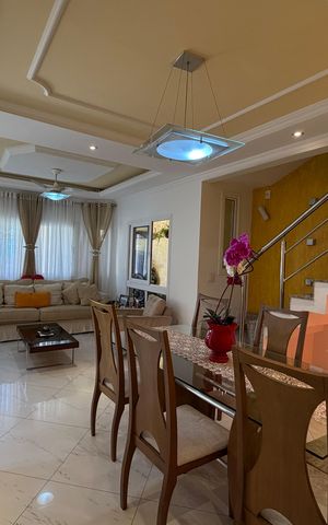 Casa de condomínio à venda com 200m², 4 quartos e 3 vagasSala