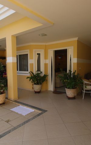 Casa de condomínio à venda com 200m², 4 quartos e 3 vagasQuintal