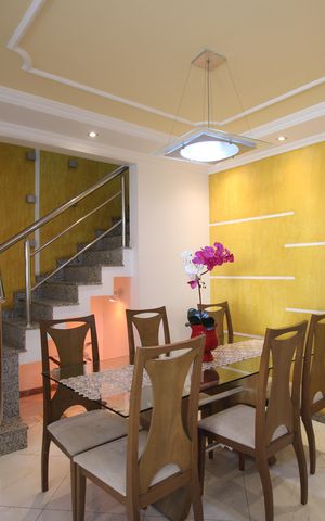 Casa de condomínio à venda com 200m², 4 quartos e 3 vagasSala