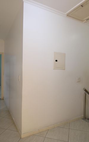 Casa de condomínio à venda com 200m², 4 quartos e 3 vagasCorredor