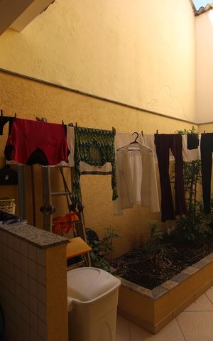 Casa de condomínio à venda com 200m², 4 quartos e 3 vagasÁrea de serviço