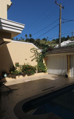 Casa de condomínio à venda com 200m², 4 quartos e 3 vagasQuintal - Garagem