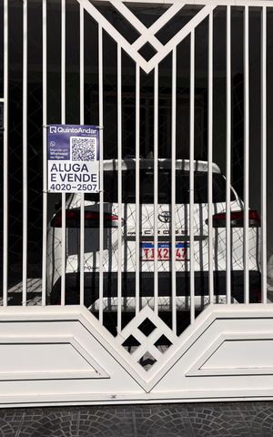 Casa à venda com 300m², 4 quartos e 2 vagasFachada