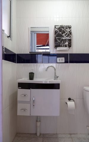 Casa à venda com 300m², 4 quartos e 2 vagasLavabo