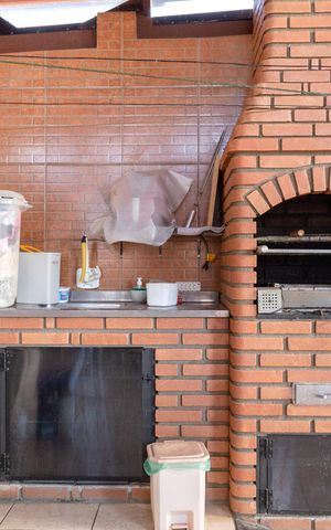 Casa à venda com 300m², 4 quartos e 2 vagasÁrea de Serviço e Gourmet