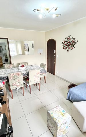 Casa à venda com 150m², 4 quartos e 2 vagas Casa à venda com 150m², 4 quartos e 2 vagasSala