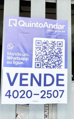Casa à venda com 150m², 4 quartos e 2 vagas Casa à venda com 150m², 4 quartos e 2 vagasFachada/Placa