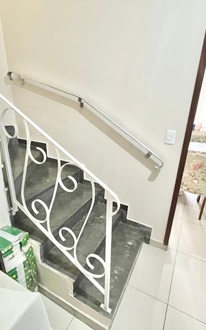 Casa à venda com 150m², 4 quartos e 2 vagas Casa à venda com 150m², 4 quartos e 2 vagasCopa / Escada