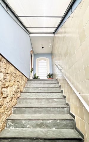 Casa à venda com 150m², 4 quartos e 2 vagas Casa à venda com 150m², 4 quartos e 2 vagasEntrada