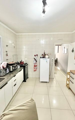 Casa à venda com 150m², 4 quartos e 2 vagas Casa à venda com 150m², 4 quartos e 2 vagasv