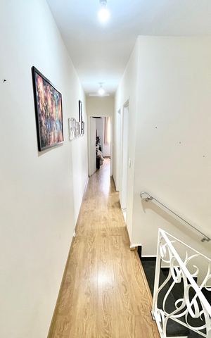 Casa à venda com 150m², 4 quartos e 2 vagas Casa à venda com 150m², 4 quartos e 2 vagasCorredor