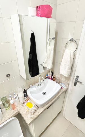 Casa à venda com 150m², 4 quartos e 2 vagas Casa à venda com 150m², 4 quartos e 2 vagasBanheiro
