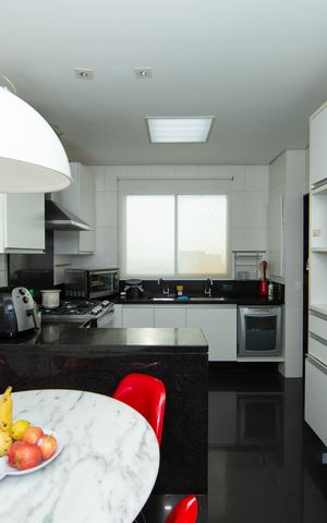 Apartamento para alugar com 200m², 4 quartos e 4 vagas Apartamento para alugar com 200m², 4 quartos e 4 vagasCOZINHA