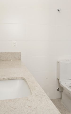 Apartamento à venda com 170m², 3 quartos e 3 vagas Apartamento à venda com 170m², 3 quartos e 3 vagasBanheiro da Suíte