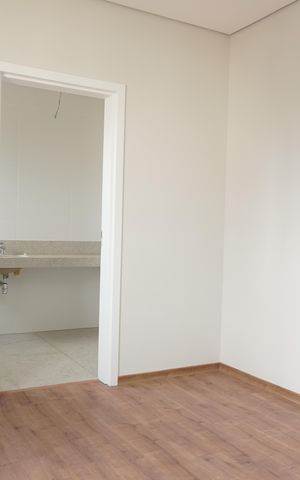 Apartamento à venda com 170m², 3 quartos e 3 vagas Apartamento à venda com 170m², 3 quartos e 3 vagasSuíte