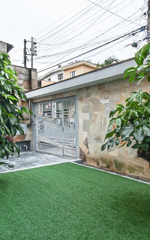 Casa à venda com 180m², 3 quartos e 5 vagas Casa à venda com 180m², 3 quartos e 5 vagasGaragem