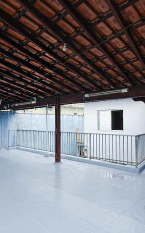 Casa à venda com 180m², 3 quartos e 5 vagas Casa à venda com 180m², 3 quartos e 5 vagasQuintal