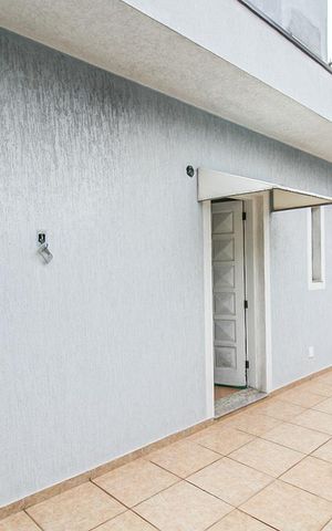 Casa à venda com 180m², 3 quartos e 5 vagas Casa à venda com 180m², 3 quartos e 5 vagasSacada