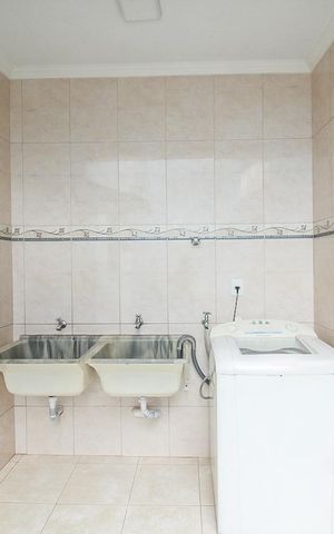 Casa à venda com 180m², 3 quartos e 5 vagas Casa à venda com 180m², 3 quartos e 5 vagasÁrea de Serviço