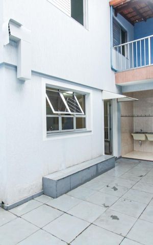 Casa à venda com 180m², 3 quartos e 5 vagas Casa à venda com 180m², 3 quartos e 5 vagasQuintal
