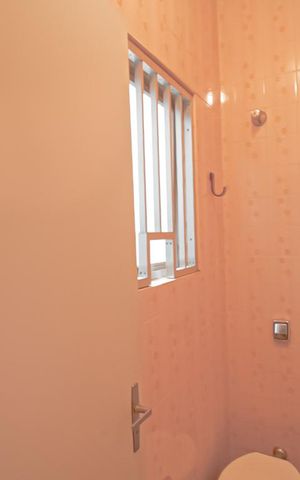 Casa à venda com 180m², 3 quartos e 5 vagas Casa à venda com 180m², 3 quartos e 5 vagasBanheiro de serviço