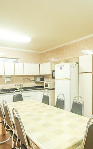 Casa à venda com 180m², 3 quartos e 5 vagas Casa à venda com 180m², 3 quartos e 5 vagasCozinha