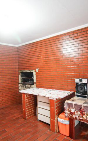 Casa à venda com 180m², 3 quartos e 5 vagas Casa à venda com 180m², 3 quartos e 5 vagasEdicula