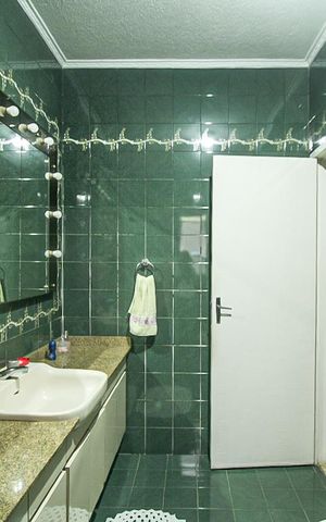 Casa à venda com 180m², 3 quartos e 5 vagas Casa à venda com 180m², 3 quartos e 5 vagasBanheiro