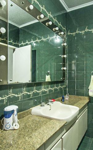 Casa à venda com 180m², 3 quartos e 5 vagas Casa à venda com 180m², 3 quartos e 5 vagasBanheiro