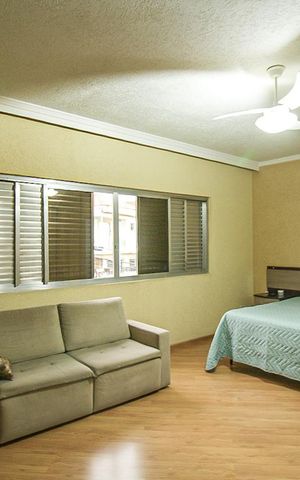 Casa à venda com 180m², 3 quartos e 5 vagas Casa à venda com 180m², 3 quartos e 5 vagasQuarto 3