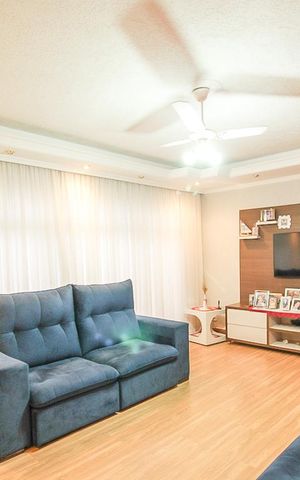 Casa à venda com 180m², 3 quartos e 5 vagas Casa à venda com 180m², 3 quartos e 5 vagasSala