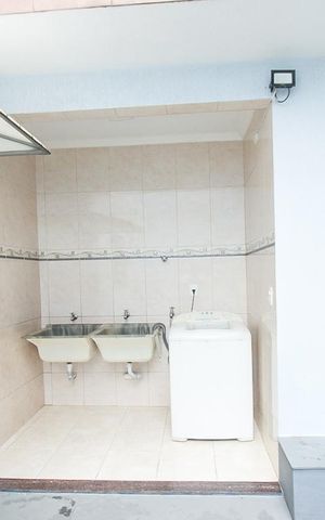 Casa à venda com 180m², 3 quartos e 5 vagas Casa à venda com 180m², 3 quartos e 5 vagasÁrea de Serviço