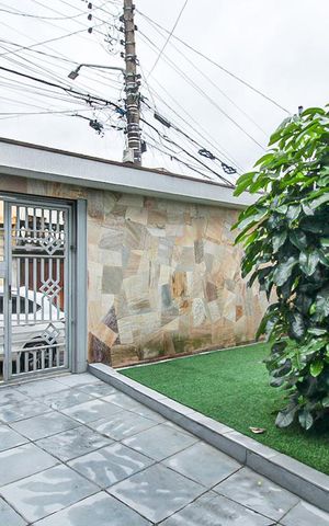 Casa à venda com 180m², 3 quartos e 5 vagas Casa à venda com 180m², 3 quartos e 5 vagasGaragem