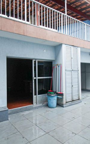 Casa à venda com 180m², 3 quartos e 5 vagas Casa à venda com 180m², 3 quartos e 5 vagasQuintal