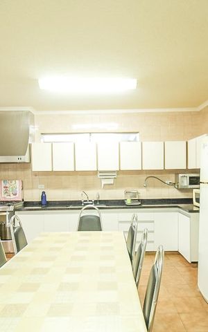 Casa à venda com 180m², 3 quartos e 5 vagas Casa à venda com 180m², 3 quartos e 5 vagasCozinha