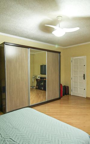 Casa à venda com 180m², 3 quartos e 5 vagas Casa à venda com 180m², 3 quartos e 5 vagasQuarto 3
