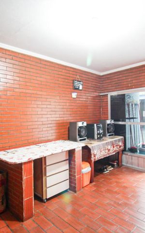 Casa à venda com 180m², 3 quartos e 5 vagas Casa à venda com 180m², 3 quartos e 5 vagasEdicula
