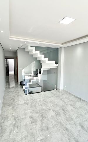 Casa à venda com 139m², 3 quartos e 2 vagas Casa à venda com 139m², 3 quartos e 2 vagasSala