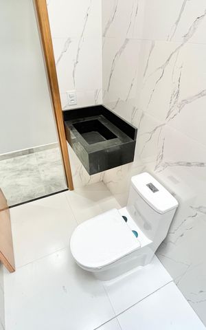 Casa à venda com 139m², 3 quartos e 2 vagas Casa à venda com 139m², 3 quartos e 2 vagasBanheiro