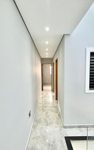 Casa à venda com 139m², 3 quartos e 2 vagas Casa à venda com 139m², 3 quartos e 2 vagasCorredor