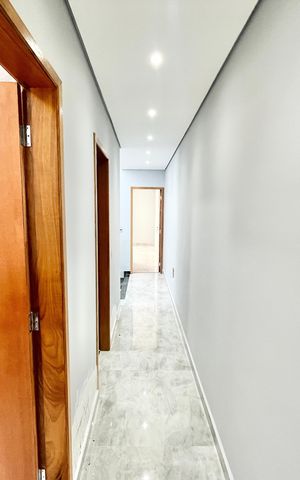 Casa à venda com 139m², 3 quartos e 2 vagas Casa à venda com 139m², 3 quartos e 2 vagasCorredor