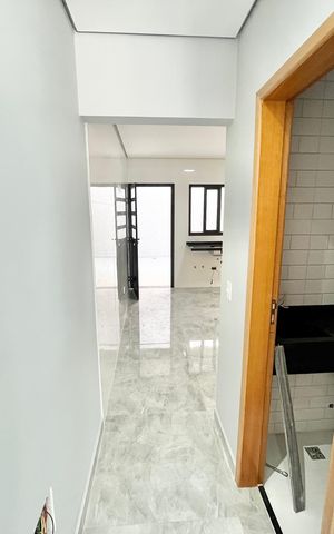 Casa à venda com 139m², 3 quartos e 2 vagas Casa à venda com 139m², 3 quartos e 2 vagasCorredor