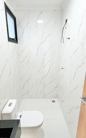 Casa à venda com 139m², 3 quartos e 2 vagas Casa à venda com 139m², 3 quartos e 2 vagasBanheiro da Suíte