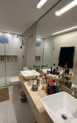 Apartamento para alugar com 230m², 4 quartos e 2 vagas Apartamento para alugar com 230m², 4 quartos e 2 vagasBanheiro da Suíte