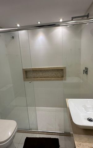 Apartamento para alugar com 230m², 4 quartos e 2 vagas Apartamento para alugar com 230m², 4 quartos e 2 vagasBanheiro da Suíte